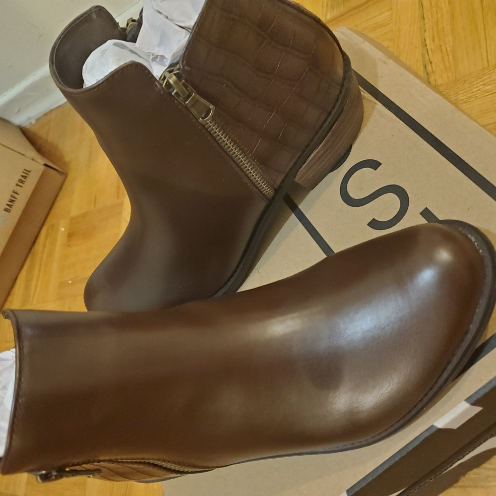 Boots - Picture 2 of 3